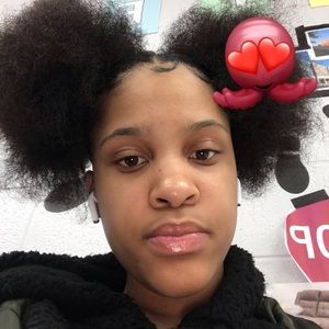 Meet your Posher, Latisha